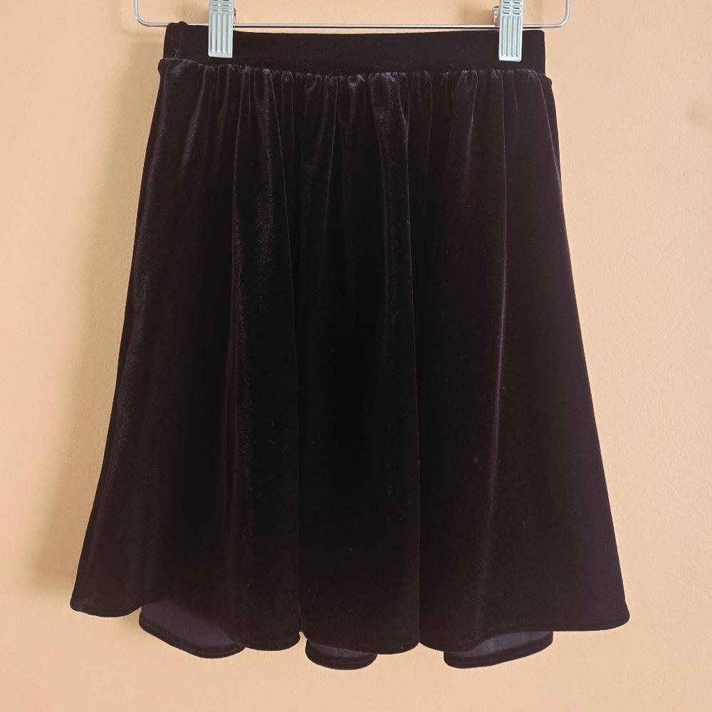 American Apparel Velvet Skater Skirt – Black, Size XS - Picture 2 of 4